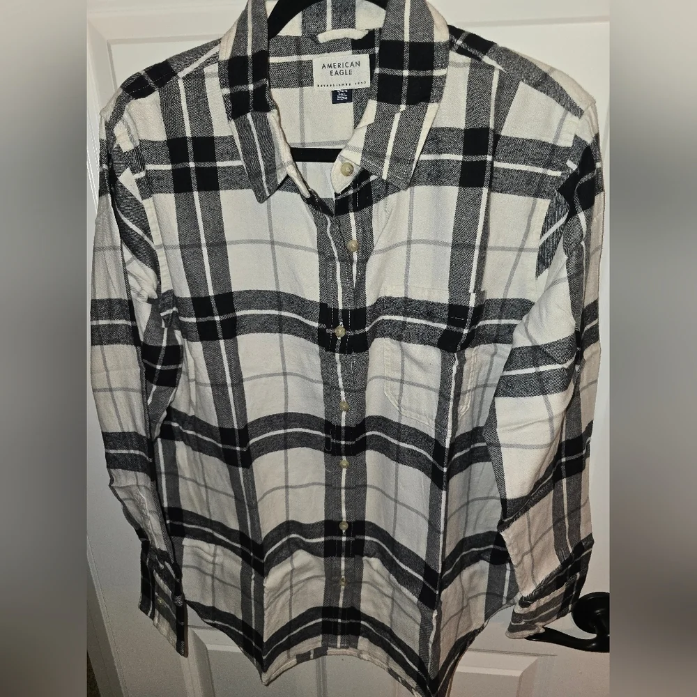 AE Oversized Plaid Button-Up Shirt Sz Med NWT - Picture 3 of 5